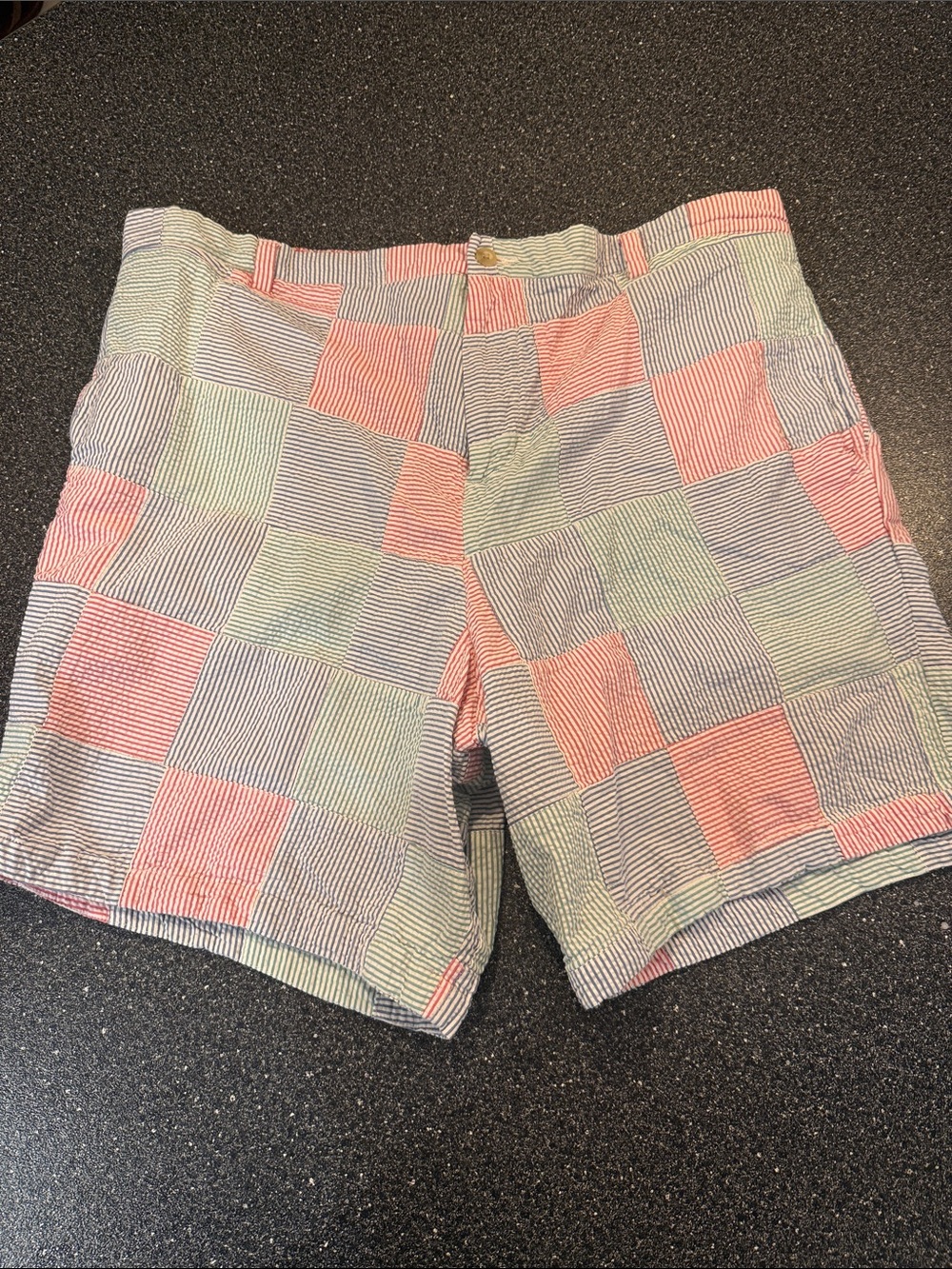 Vineyard Vines Patchwork Seersucker Shorts in Pink, Green, Blue - size 40 preppy